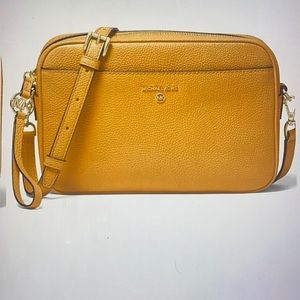 Michael Kors Jet Set Charm Leather Crossbody bag